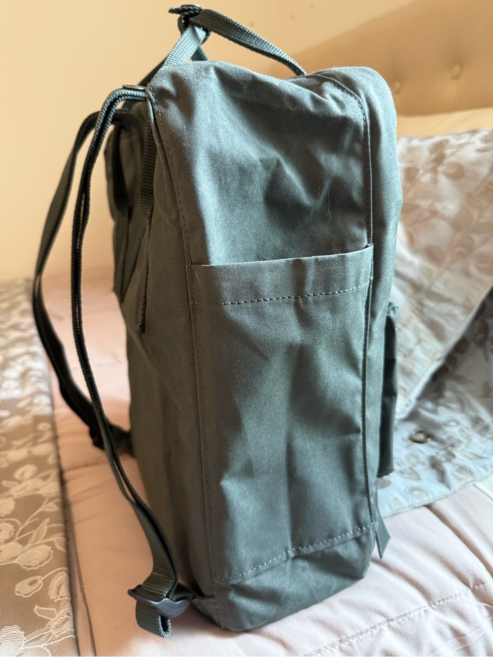 Fjallraven Kanken backpack. Very good condition. Color Graphite/Dark green. - Picture 5 of 16